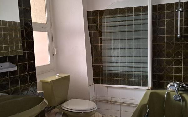 Immeuble à vendre    7 pièces •  Nay