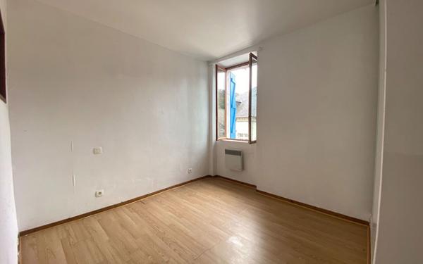 Immeuble à vendre    7 pièces •  Nay