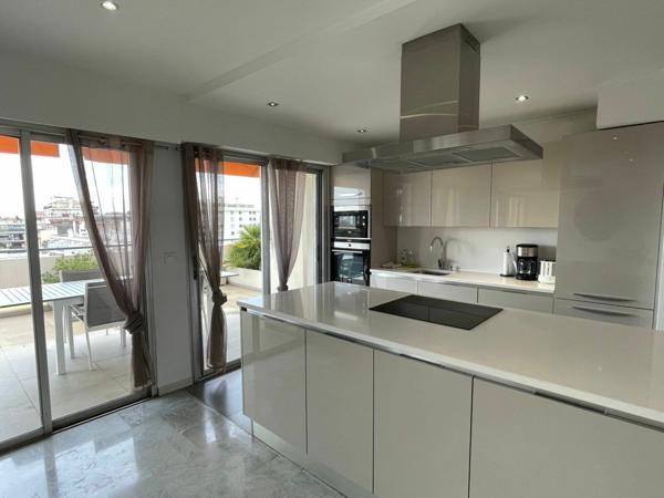Appartement à louer    4 pièces • 120 m2 Cannes