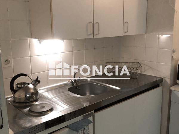 Location Studio meublé 24.98 m² - 10 PLACE SAINT BRUNO Grenoble 38000