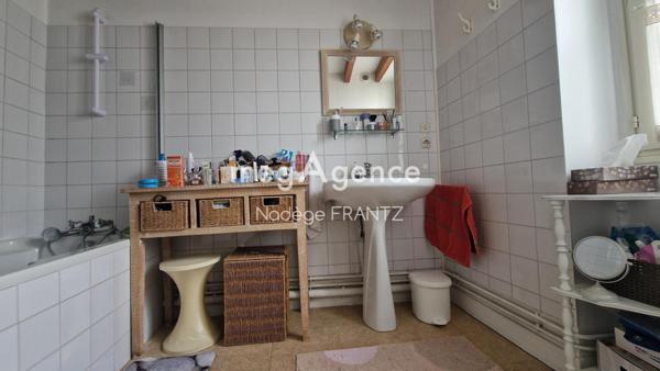 Immeuble à SAINT-JEAN-D'ANGELY, 17400 - 221m²