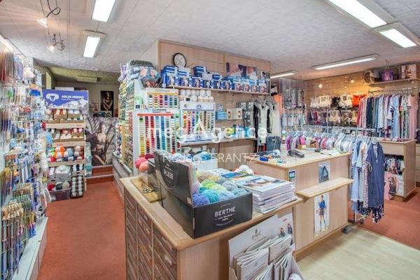 Immeuble à SAINT-JEAN-D'ANGELY, 17400 - 221m²