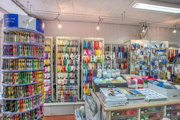 Immeuble à SAINT-JEAN-D'ANGELY, 17400 - 221m²