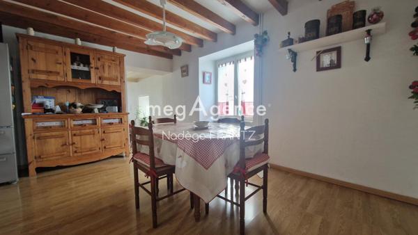 Immeuble à SAINT-JEAN-D'ANGELY, 17400 - 221m²