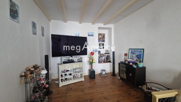 Immeuble à SAINT-JEAN-D'ANGELY, 17400 - 221m²