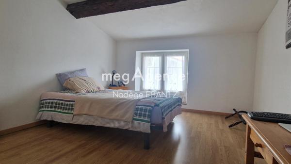 Immeuble à SAINT-JEAN-D'ANGELY, 17400 - 221m²