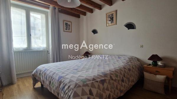 Immeuble à SAINT-JEAN-D'ANGELY, 17400 - 221m²