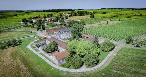 MAGNIFIQUE PROPRIETE AVEC MAISON DE MAITRE ET DEPENDANCES SUR + DE 3 HA