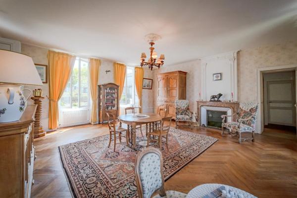 MAGNIFIQUE PROPRIETE AVEC MAISON DE MAITRE ET DEPENDANCES SUR + DE 3 HA