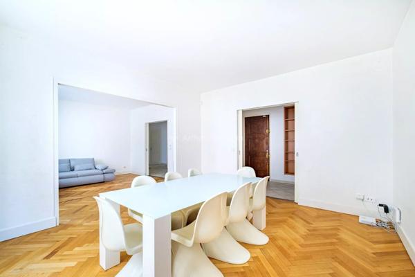 Vente                                                      Appartement
                        
                     6 pièces                      164 m2                     à Lyon 6