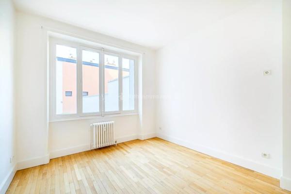 Vente                                                      Appartement
                        
                     6 pièces                      164 m2                     à Lyon 6