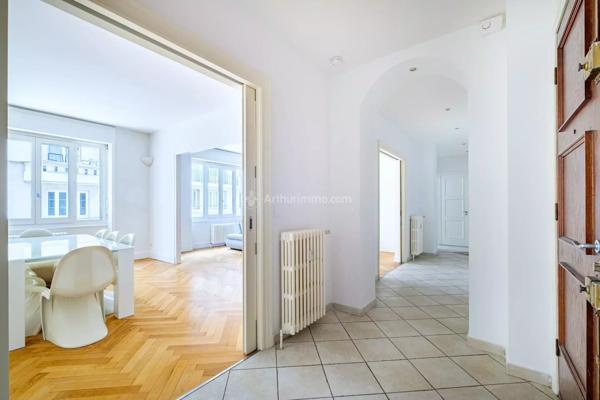 Vente                                                      Appartement
                        
                     6 pièces                      164 m2                     à Lyon 6