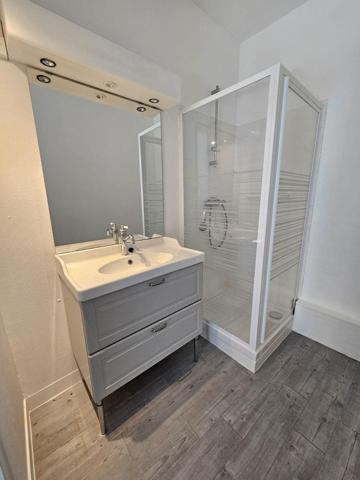 Maison de ville R+2 Meublée  d'une superficie de 82,64m²