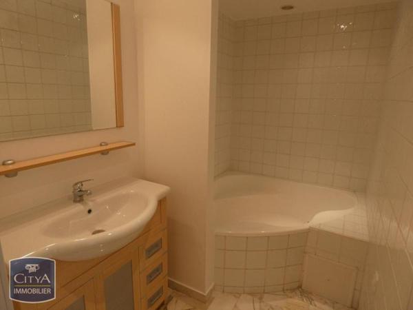 Appartement à louer 2 pièces 67.28m²