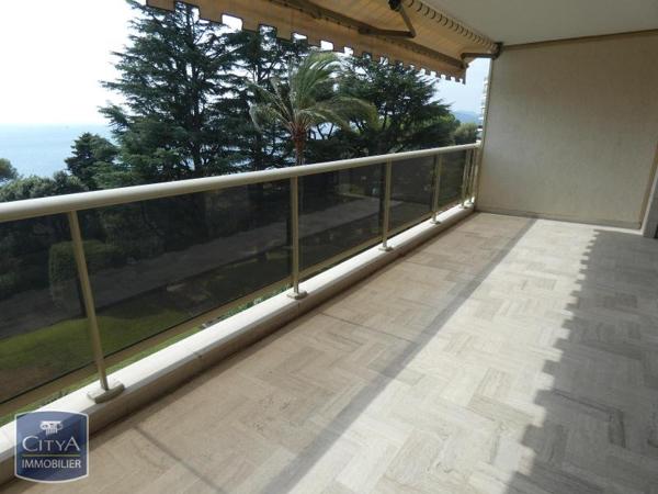 Appartement à louer 2 pièces 67.28m²