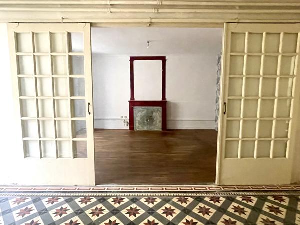 MAISON DE CARACTERE //ATYPIQUE // CENTRE MIREBEAU