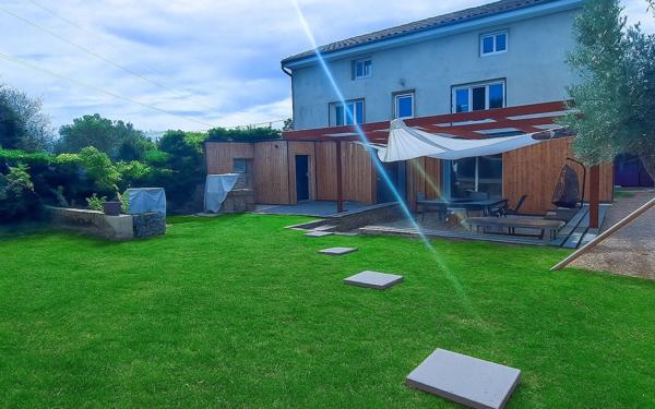 Maison à vendre    6 pièces • 215 m2 Mâcon