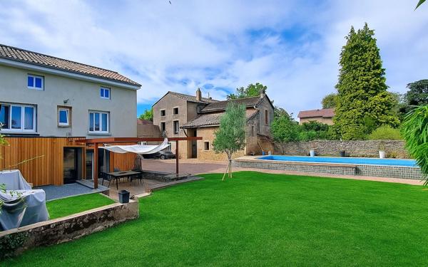 Maison à vendre    6 pièces • 215 m2 Mâcon