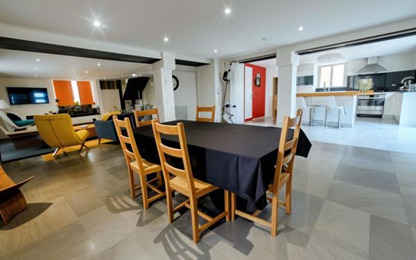 Maison à vendre    6 pièces • 215 m2 Mâcon