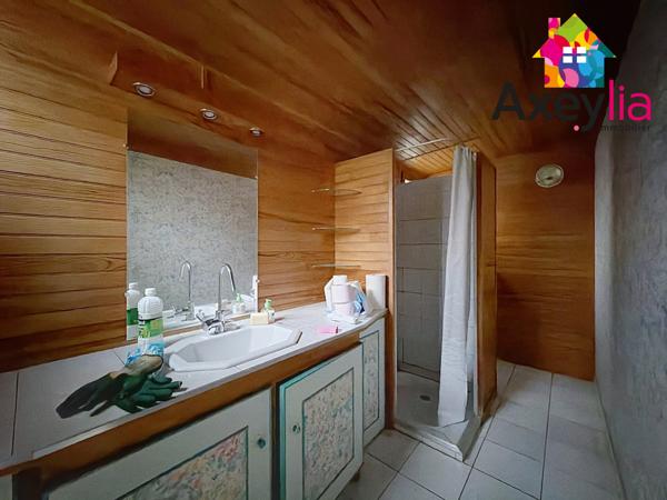 Villerest (42300) A VENDRE - VILLEREST PROCHE BARRAGE - TERRAIN VIABILISÉ DE 1609M2 EN PARTIE CONSTRUCTIBLE AVEC CHALET