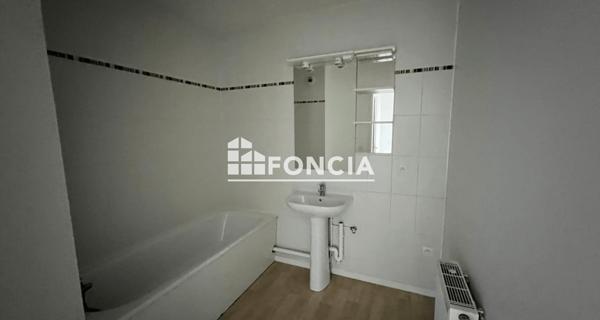 Location Appartement 3 pièces 51.58 m² - Corbeil-essonnes 91100