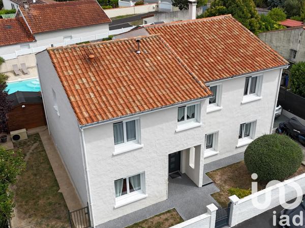 House for sale 8 rooms 225 m² Saintes