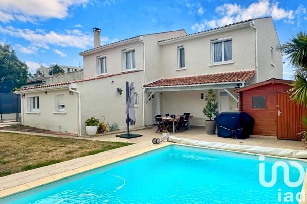 House for sale 8 rooms 225 m² Saintes