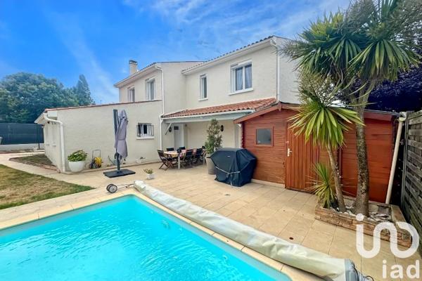 House for sale 8 rooms 225 m² Saintes