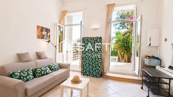Rez-de-jardin avec terrasse dans une bâtisse emblématique de Tamaris