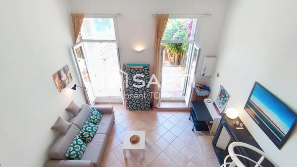 Rez-de-jardin avec terrasse dans une bâtisse emblématique de Tamaris