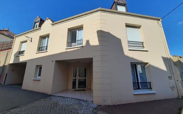 Appartement à louer    1 pièce •  Épône