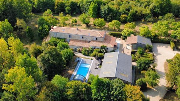 Longère avec gîte et piscine : l’élégance au coeur d’une peupleraie