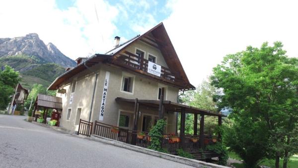 Dpt Alpes de Haute Provence (04), à vendre VILLARS COLMARS Hôtel - Restaurant