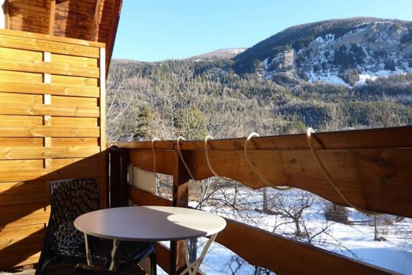 Dpt Alpes de Haute Provence (04), à vendre VILLARS COLMARS Hôtel - Restaurant