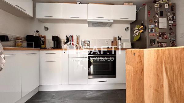 Dans un environnement calme, Maison de Village lumineuse, composée de 4 pièces .