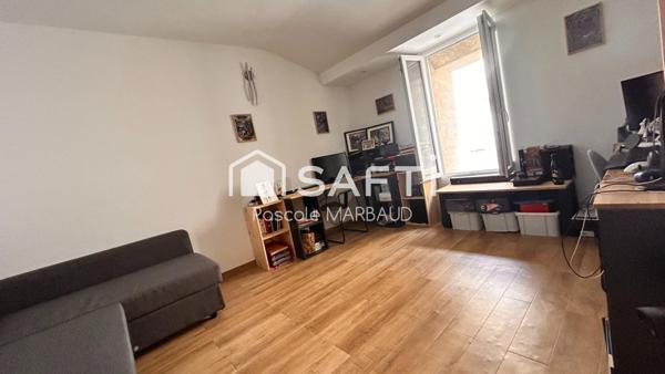 Dans un environnement calme, Maison de Village lumineuse, composée de 4 pièces .