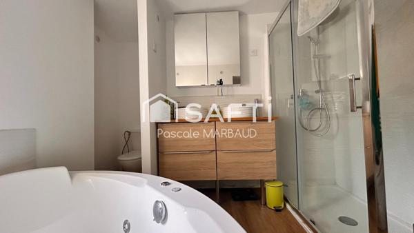 Dans un environnement calme, Maison de Village lumineuse, composée de 4 pièces .