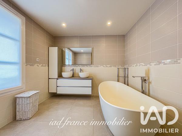 Maison à vendre 8 pièces 236 m² Noisy-le-Roi