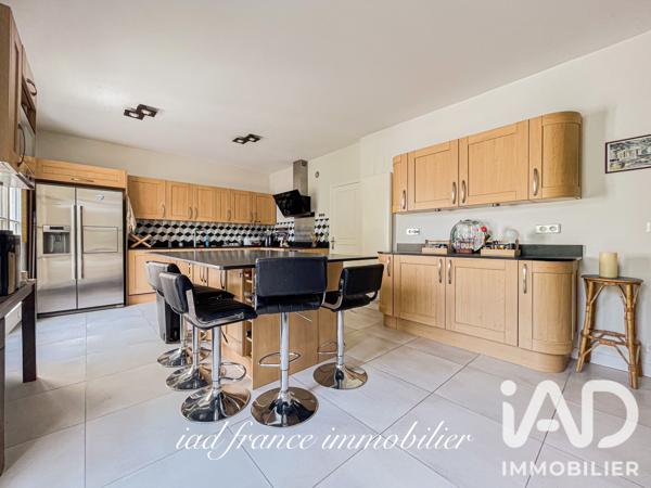 Maison à vendre 8 pièces 236 m² Noisy-le-Roi