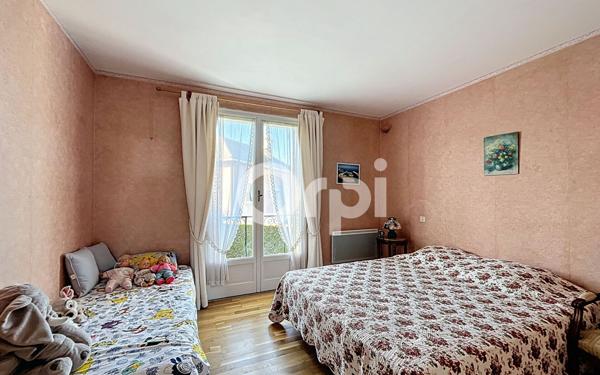 Maison à vendre    7 pièces • 223 m2 Cosnac