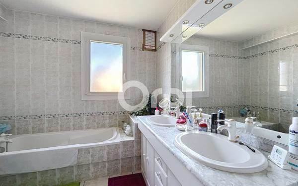 Maison à vendre    7 pièces • 223 m2 Cosnac