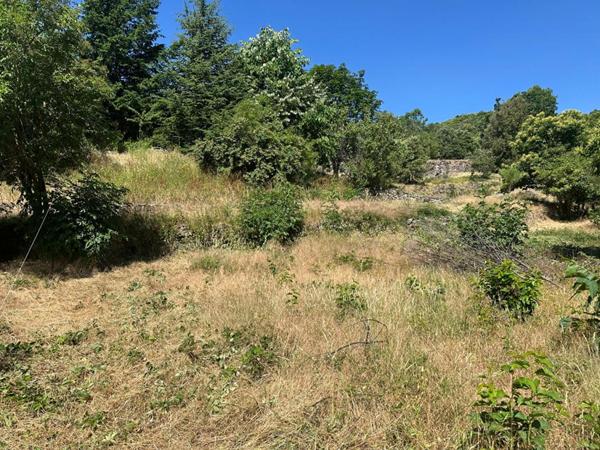 Terrain constructible avec panorama sur les montagnes ardéchoises