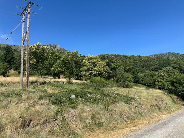 Terrain constructible avec panorama sur les montagnes ardéchoises