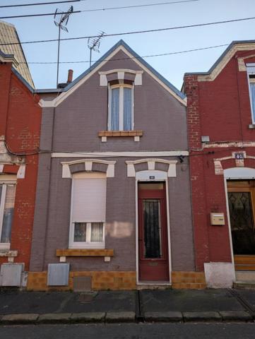 maison 4 pièces avec courette et batiment