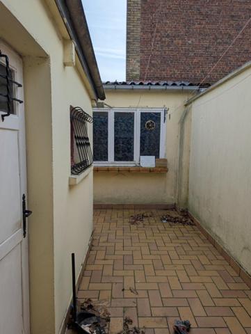 maison 4 pièces avec courette et batiment