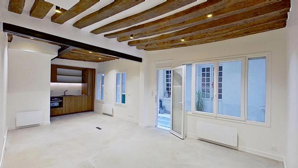 PARIS 1° Arr. - Quartier Montorgueil / Les Halles - Rue Coquillière - Local/bureau entièrement refait à neuf - 31m²