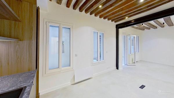 PARIS 1° Arr. - Quartier Montorgueil / Les Halles - Rue Coquillière - Local/bureau entièrement refait à neuf - 31m²