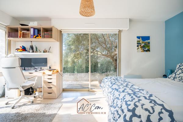 Saint-Julien / Les Olives – Villa familiale de 183m² avec 5 chambres, grand terrain arboré et piscine