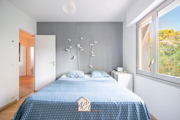 Saint-Julien / Les Olives – Villa familiale de 183m² avec 5 chambres, grand terrain arboré et piscine