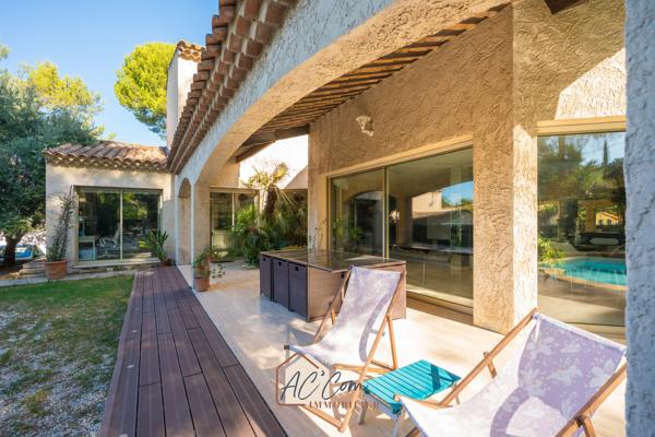 Saint-Julien / Les Olives – Villa familiale de 183m² avec 5 chambres, grand terrain arboré et piscine